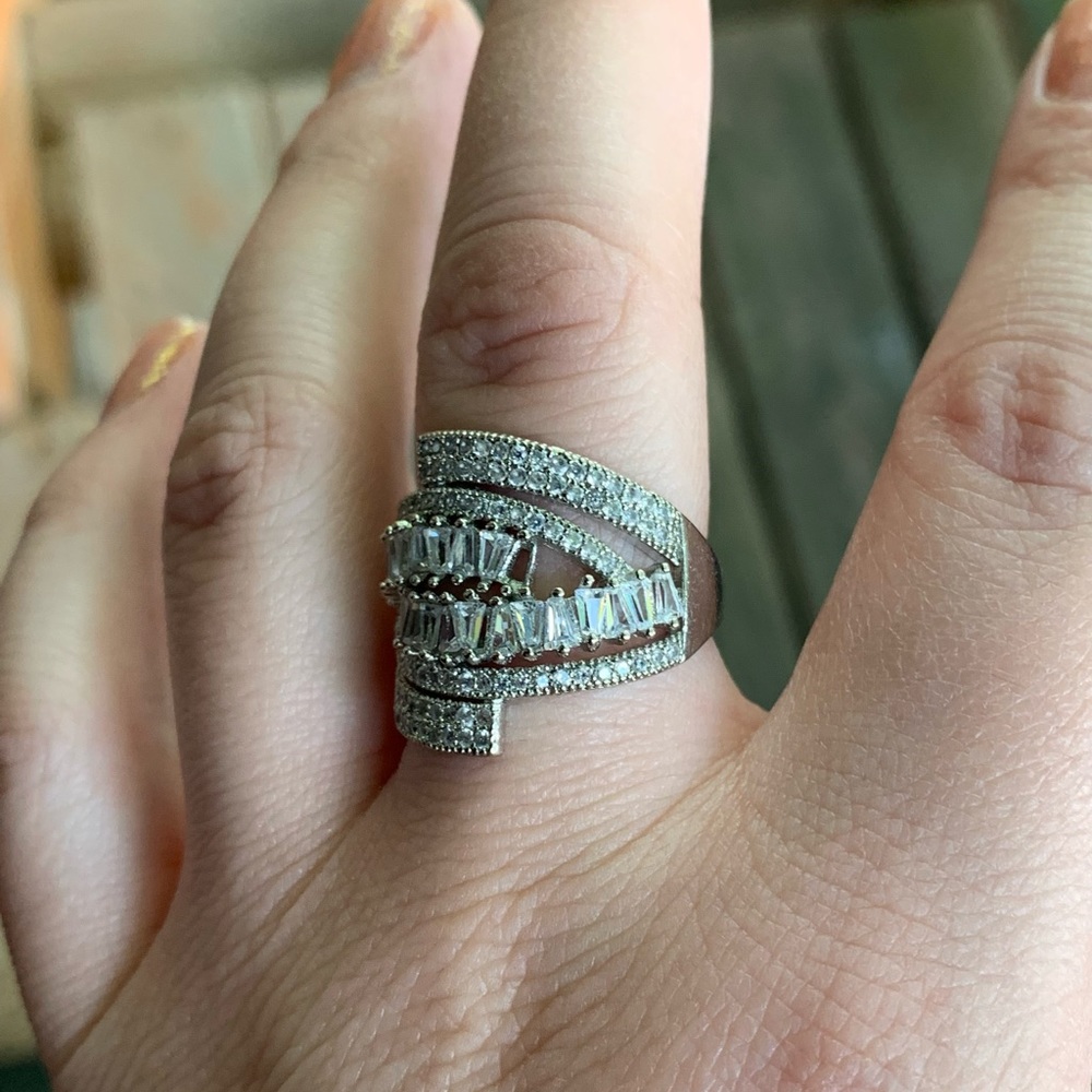 ❗️LAST CHANCE 11/30❗️STERLING SILVER CUBIC ZIRCONIA ROMANCE RING - Picture 8 of 10